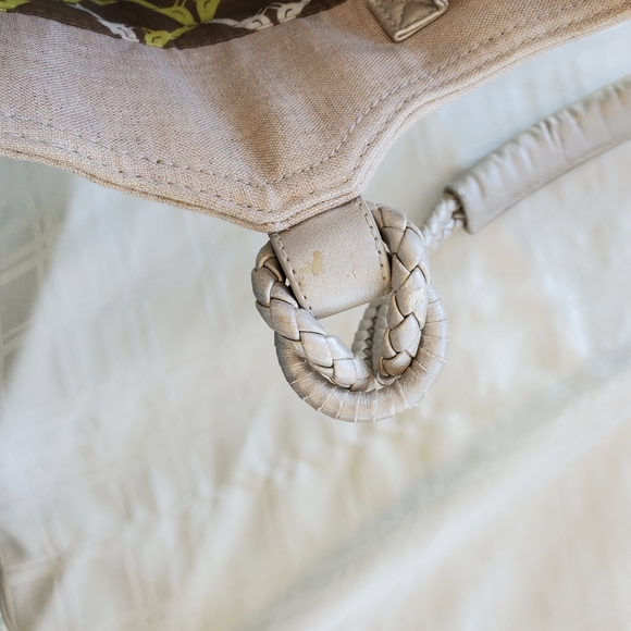 Vera Bradley retired Resort tote sitting in a tree - Picture 8 of 8